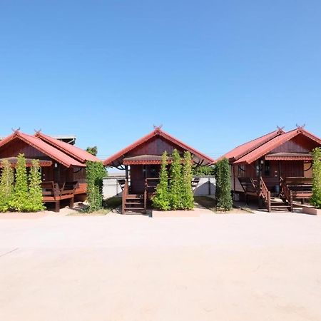 Prakaithong Hotel อำเภอสว่างแดนดิน ภายนอก รูปภาพ
