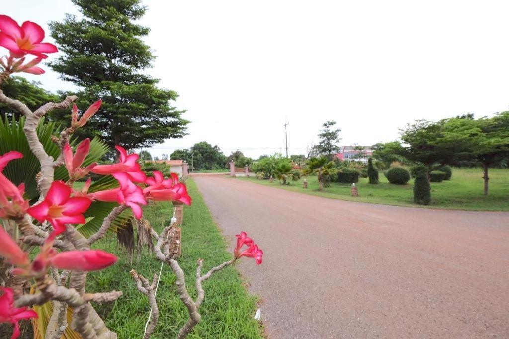 Prakaithong Hotel อำเภอสว่างแดนดิน ภายนอก รูปภาพ