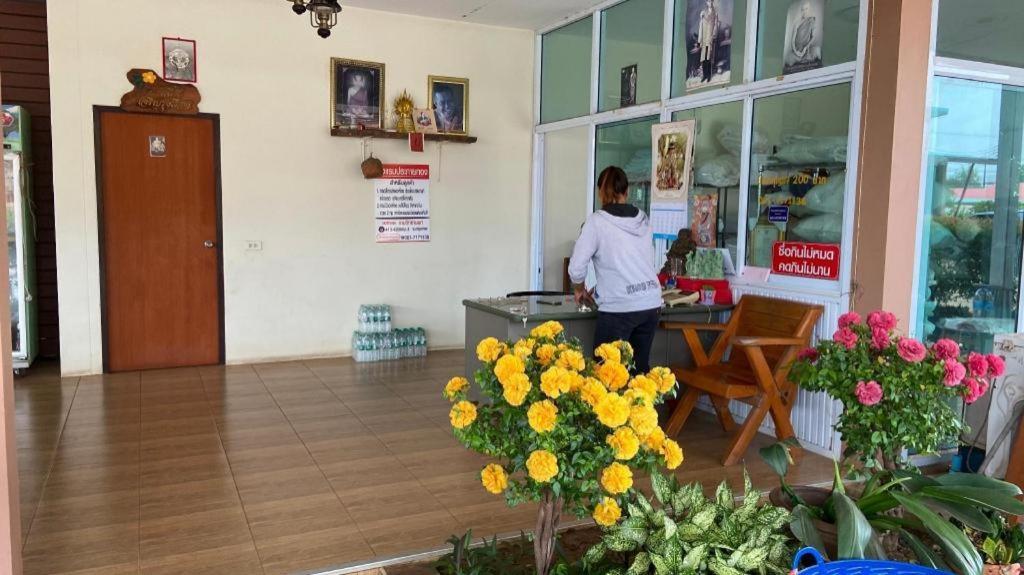 Prakaithong Hotel อำเภอสว่างแดนดิน ภายนอก รูปภาพ