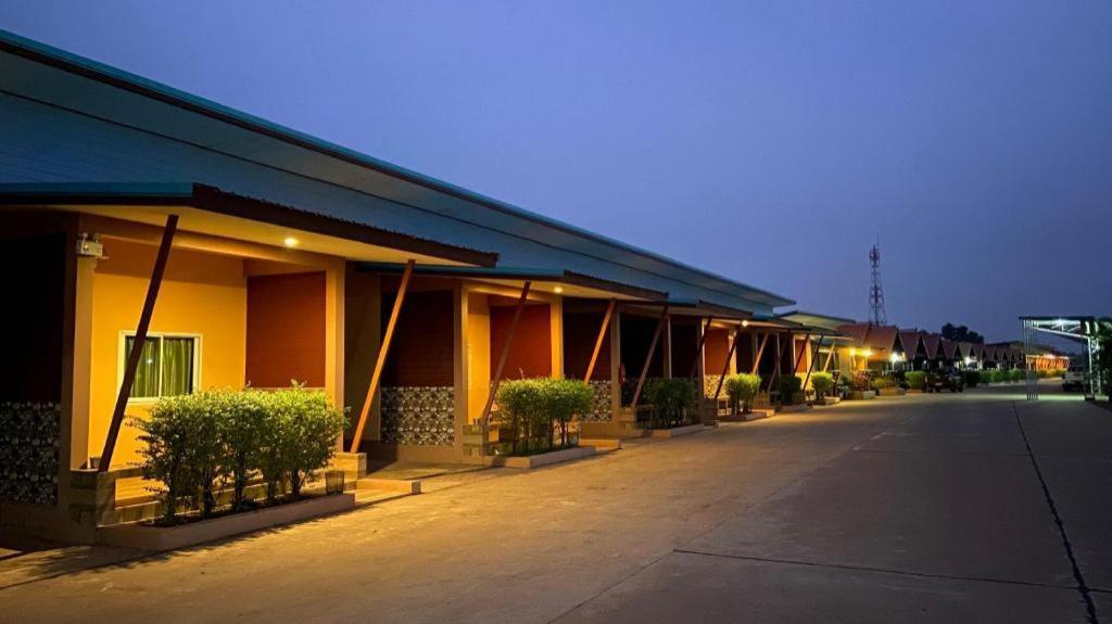 Prakaithong Hotel อำเภอสว่างแดนดิน ภายนอก รูปภาพ