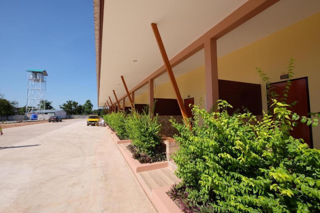 Prakaithong Hotel อำเภอสว่างแดนดิน ภายนอก รูปภาพ