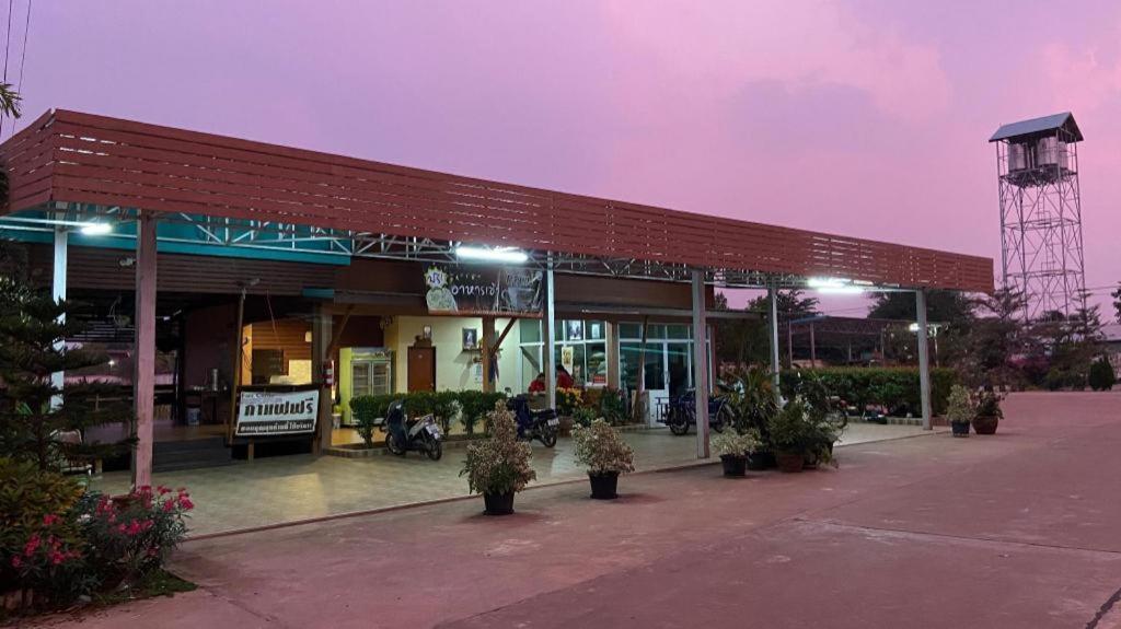 Prakaithong Hotel อำเภอสว่างแดนดิน ภายนอก รูปภาพ